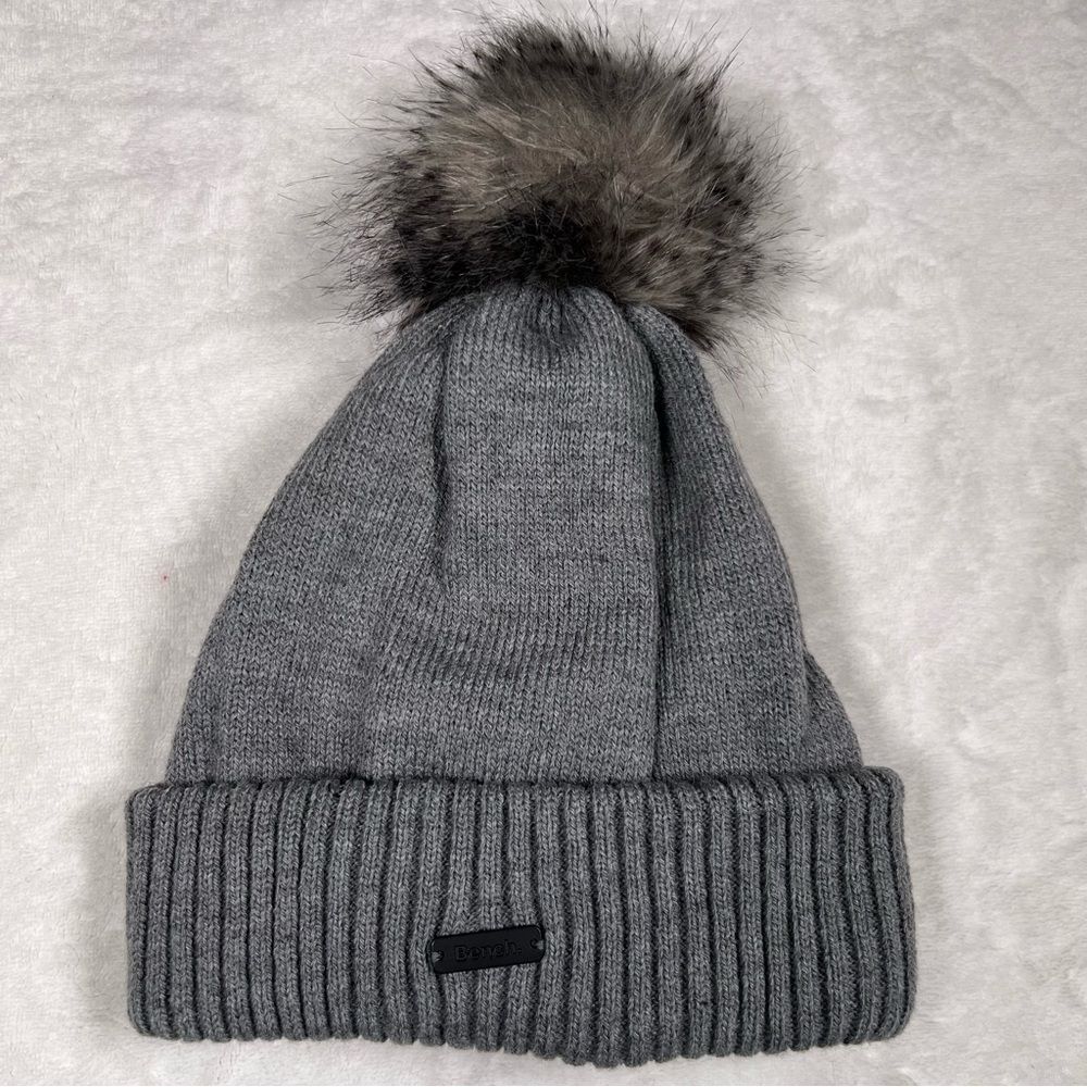 Bench beanie 💗 fleece lined 💗 grey with animal print tassel 💗 NWT